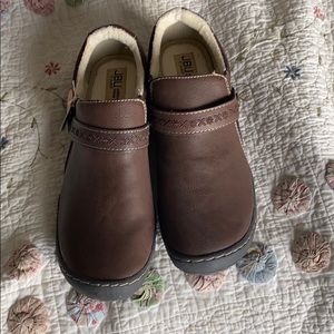 NWT comfortable Jambu Memory Foam Leather shoes